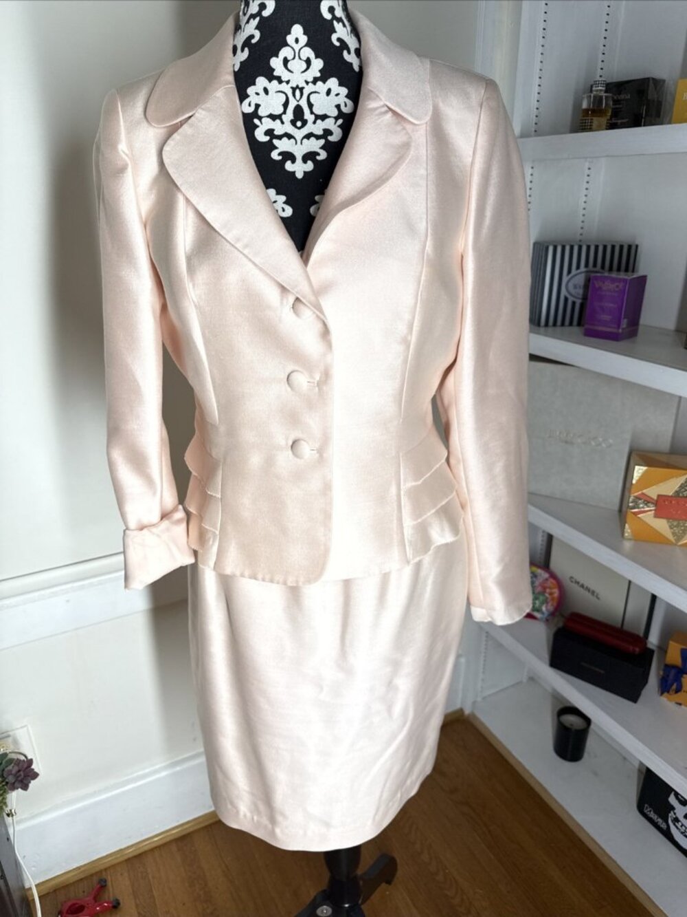Albert Nipon Wool & Silk 2 piece suit set, Pale Pink jacket & skirt 8 Old Money
